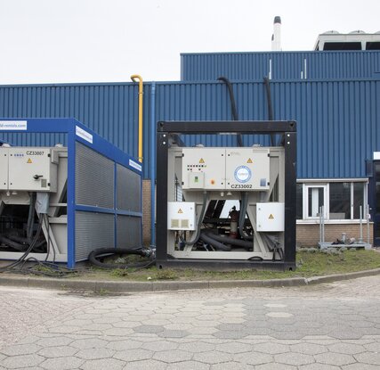 Door snelle interventie en plaatsing van 2 chillers van 570 kW werd bedrijfsschade voorkomen.